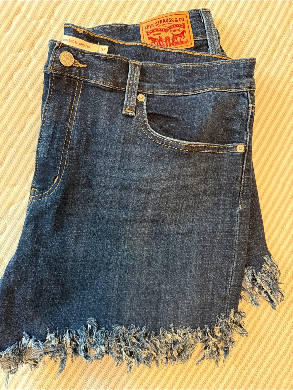 Levi’s Red Tag Dark Wash Denim Shorts - Picture 14 of 14